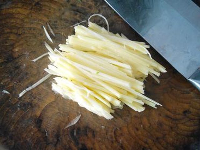 【酸辣土豆丝】步骤2