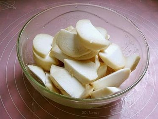 【杏鲍菇炒肉片】步骤2