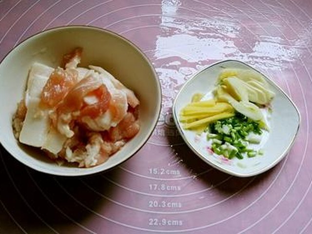 【杏鲍菇炒肉片】步骤3