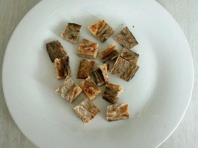 【咸鱼炖茄子】步骤1