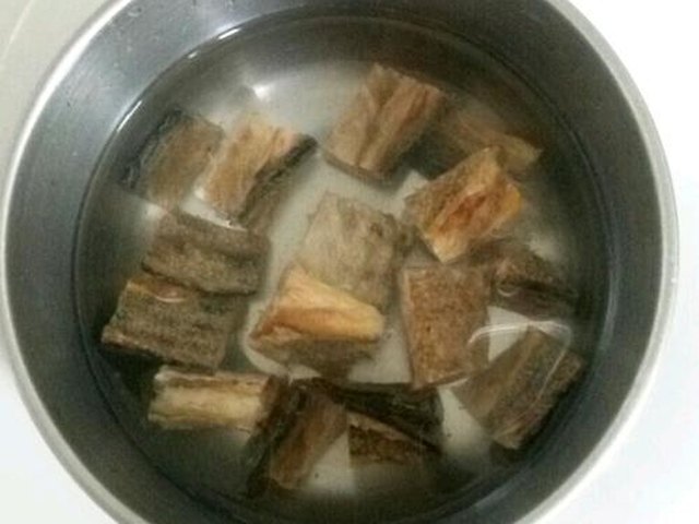 【咸鱼炖茄子】步骤2