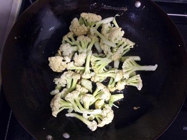 【香肠炒菜花】步骤3