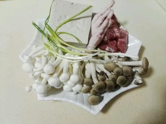 【菌菇豆腐汤】步骤3