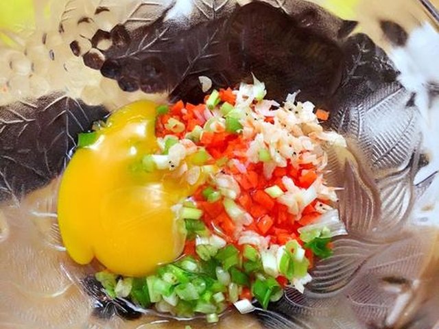 【虾皮胡萝卜鸡蛋碎（宝宝高钙高蛋白食谱）】步骤3