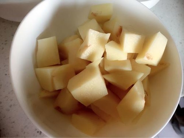【土豆牛腩煲】步骤1