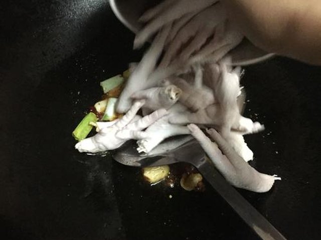 【红烧鸡爪】步骤3