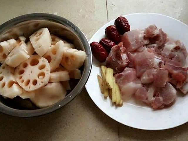 【藕炖排骨】步骤1