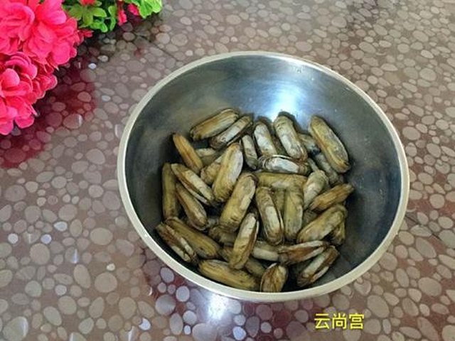 【葱姜炒蛏子】步骤1
