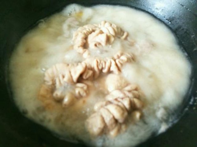 【小土豆烧肥肠】步骤2