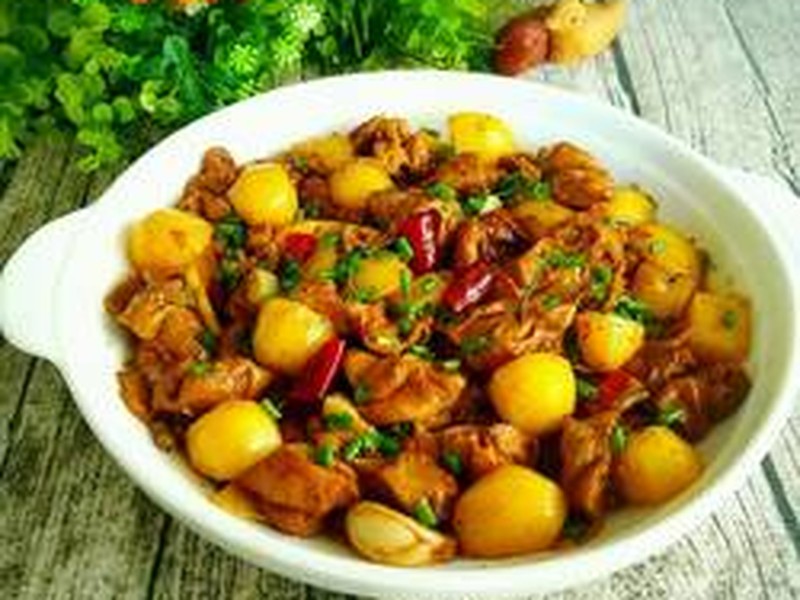 小土豆烧肥肠