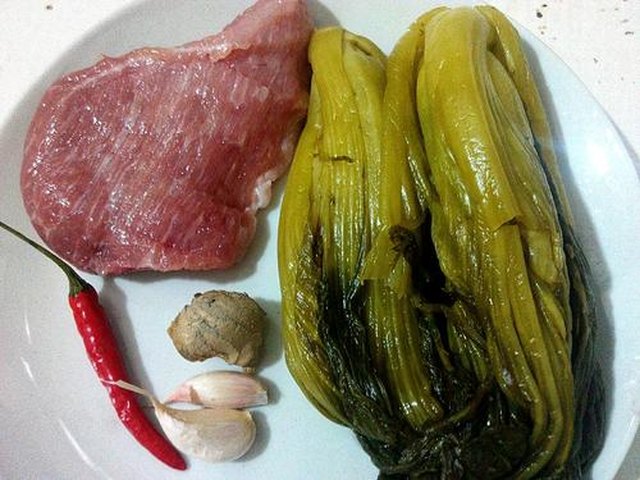 【酸菜肉沫】步骤1