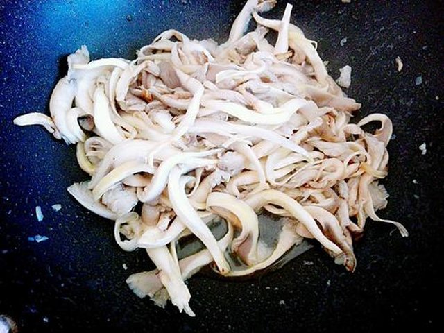 【蘑菇青菜】步骤4