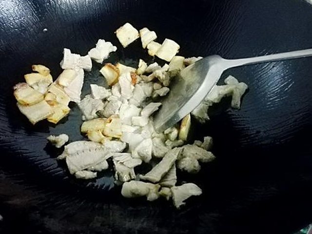 【豆角炒猪肉】步骤4