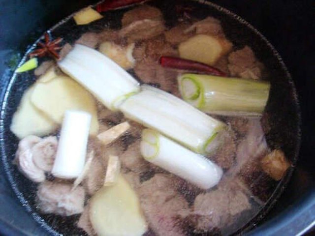 【土豆炖牛腩（家常做法）】步骤4