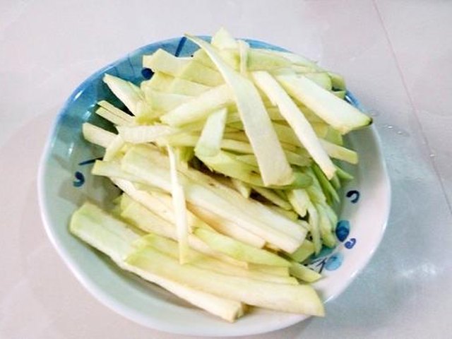 【绿豆芽炒茄条】步骤3