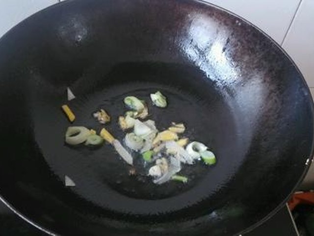 【青椒炒豆皮】步骤4