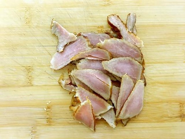【尖椒炒腊肉】步骤1