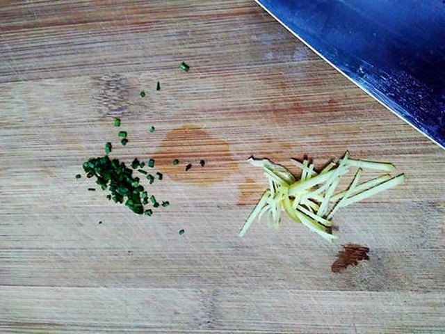 【藕丝炒肉段】步骤3