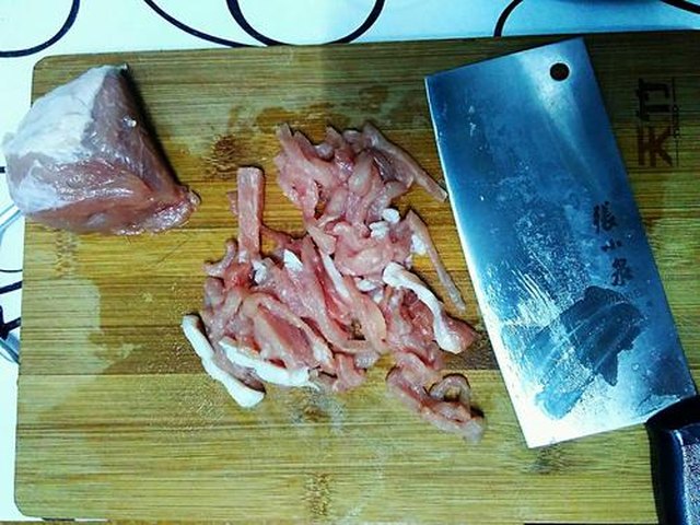 【藕丝炒肉段】步骤4