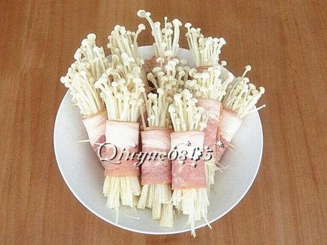 【培根卷金针菇】步骤4
