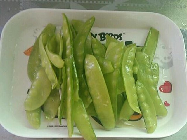 【荷兰豆炒腊肉】步骤1