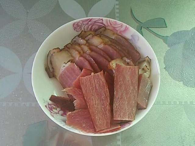 【荷兰豆炒腊肉】步骤2