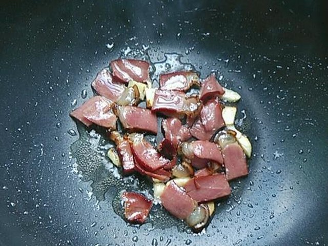 【荷兰豆炒腊肉】步骤4