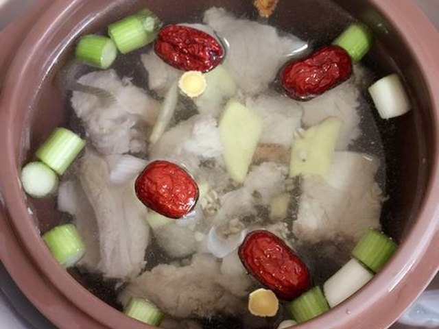 【铁棍山药炖排骨】步骤3