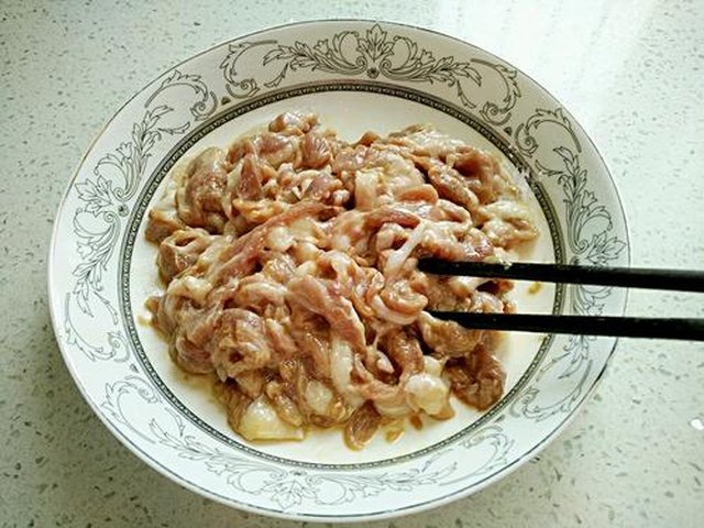 【蒜苔炒鸭片】步骤4