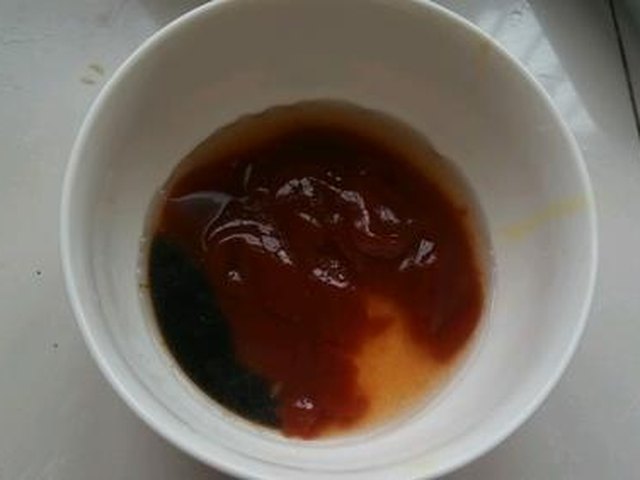 【酸甜鹌鹑蛋】步骤3