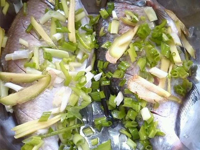 【豆瓣酱烧鲳鱼】步骤2