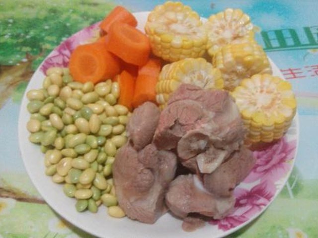 【玉米毛豆骨头汤】步骤3