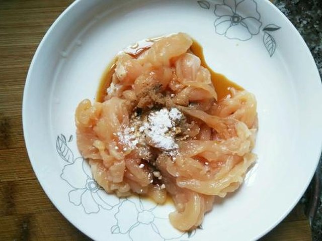 【豆豉辣椒炒肉】步骤3