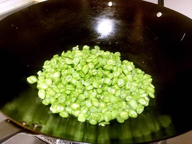 【榄菜四季豆】步骤4