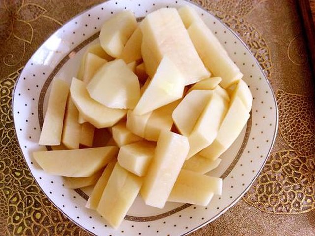 【彩椒过油土豆条】步骤1