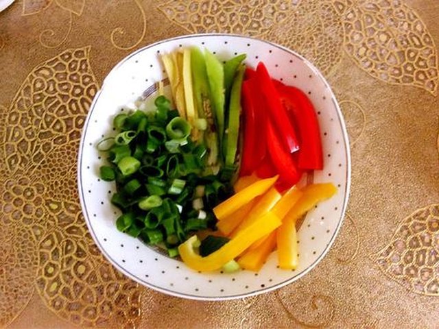 【彩椒过油土豆条】步骤2