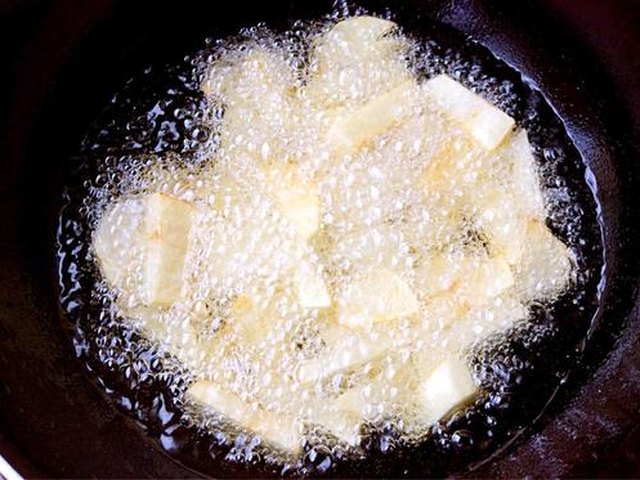 【彩椒过油土豆条】步骤4