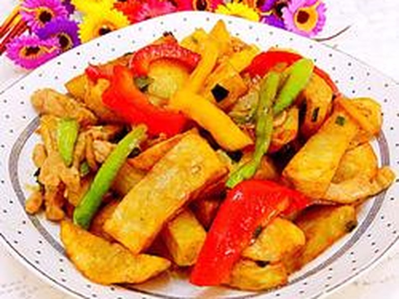 彩椒过油土豆条