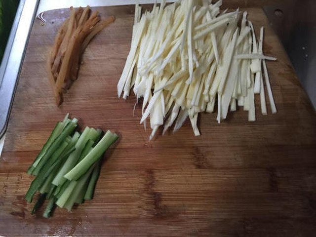 【茭白肉丝】步骤3