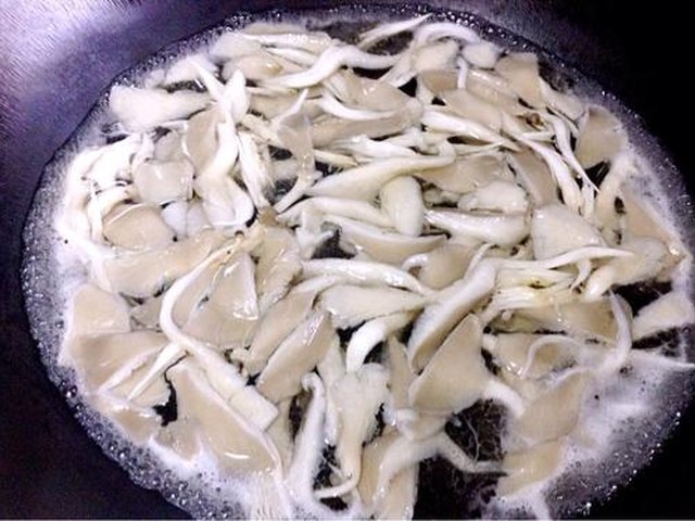 【炸蘑菇】步骤4