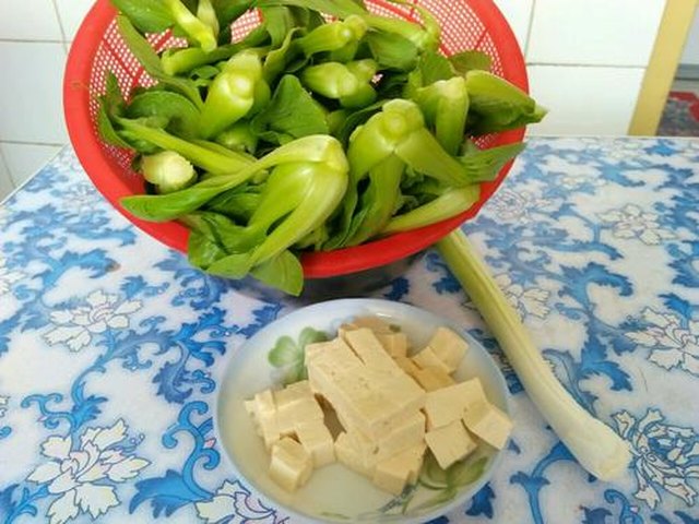 【油菜豆腐约会】步骤1