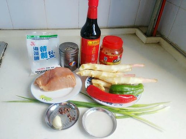【青红椒子姜肉丝】步骤1