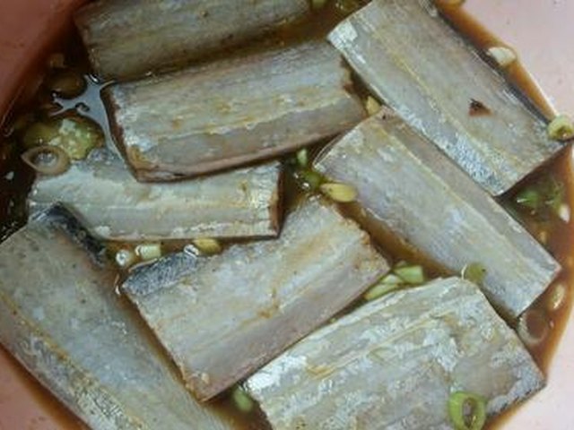 【油炸带鱼段】步骤4
