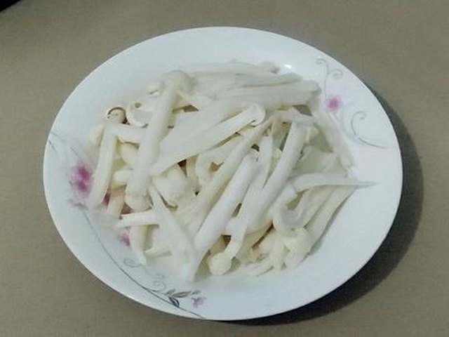 【白玉菇炒肉】步骤1