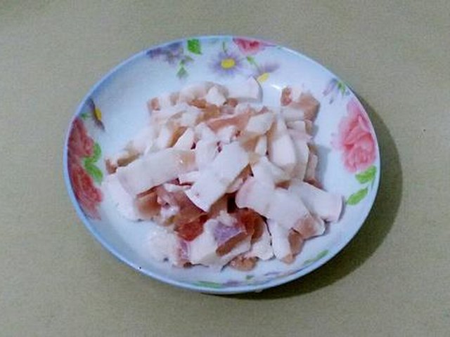 【白玉菇炒肉】步骤2
