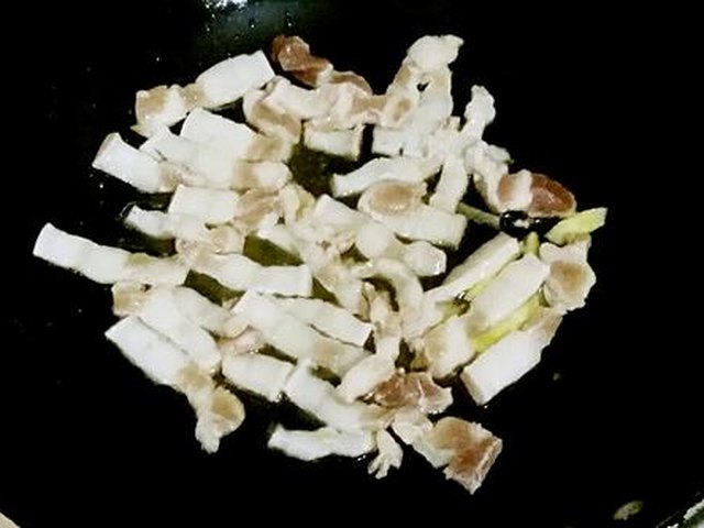 【白玉菇炒肉】步骤4