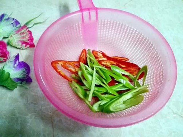 【双椒瘦肉炒茭白】步骤2