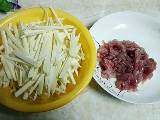 【双椒瘦肉炒茭白】步骤3