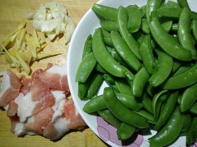 【甜豆炒肉】步骤1