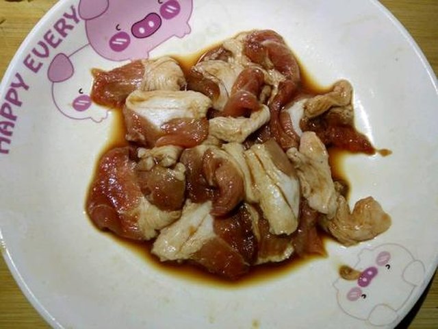 【甜豆炒肉】步骤2